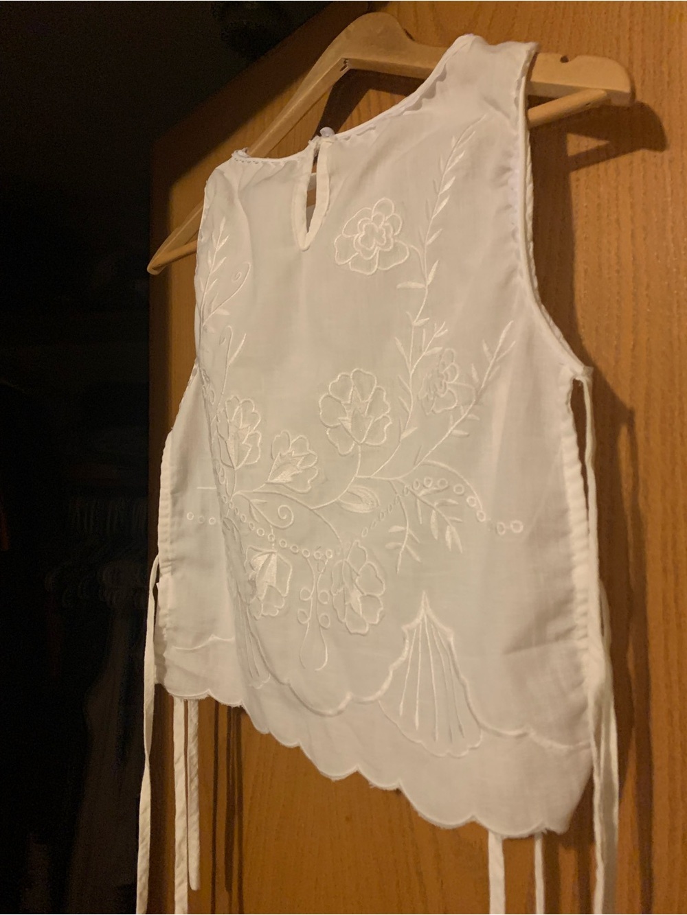 White Embroidered Sleeveless Tie-Detail Camisole - Picture 3 of 3
